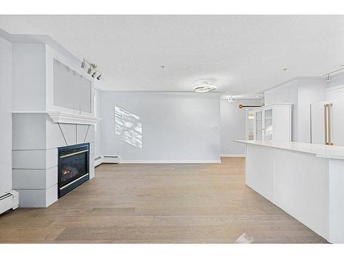 104-2419 Erlton Road Sw, Calgary, AB - Indoor With Fireplace