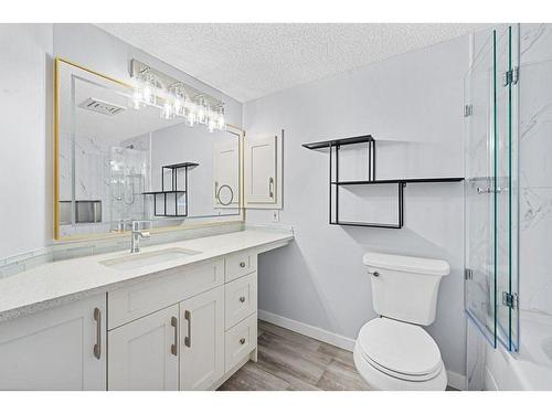 104-2419 Erlton Road Sw, Calgary, AB - Indoor Photo Showing Bathroom