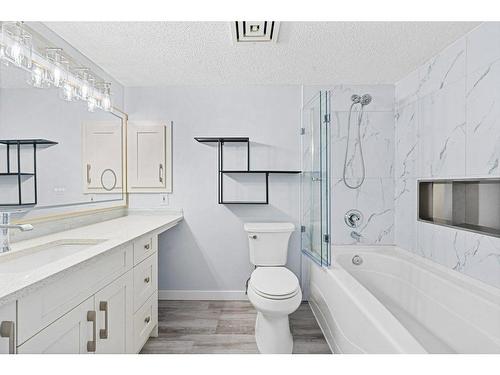 104-2419 Erlton Road Sw, Calgary, AB - Indoor Photo Showing Bathroom