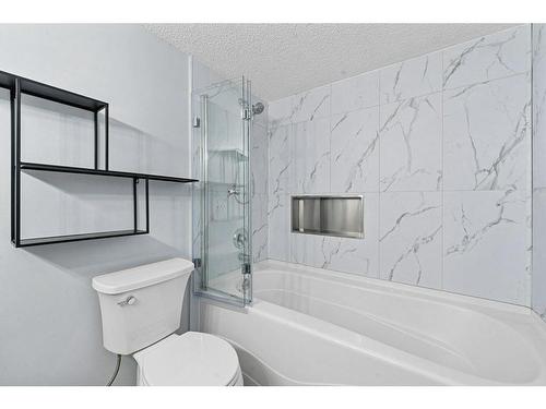 104-2419 Erlton Road Sw, Calgary, AB - Indoor Photo Showing Bathroom