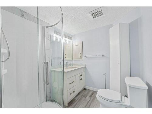 104-2419 Erlton Road Sw, Calgary, AB - Indoor Photo Showing Bathroom