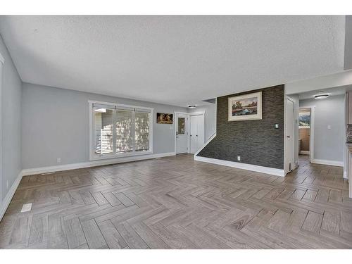 76 Huntmeadow Road Ne, Calgary, AB - Indoor Photo Showing Other Room