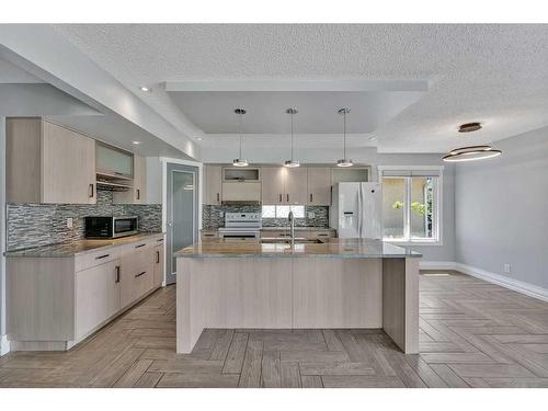 76 Huntmeadow Road Ne, Calgary, AB - Indoor Photo Showing Kitchen With Upgraded Kitchen