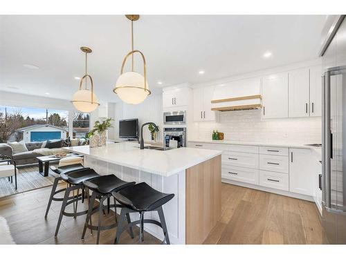 5035 Bulyea Road Nw, Calgary, AB - Indoor Photo Showing Kitchen With Upgraded Kitchen