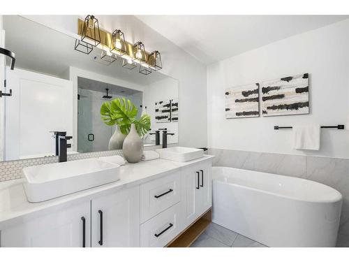 5035 Bulyea Road Nw, Calgary, AB - Indoor Photo Showing Bathroom