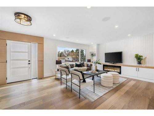 5035 Bulyea Road Nw, Calgary, AB - Indoor Photo Showing Living Room