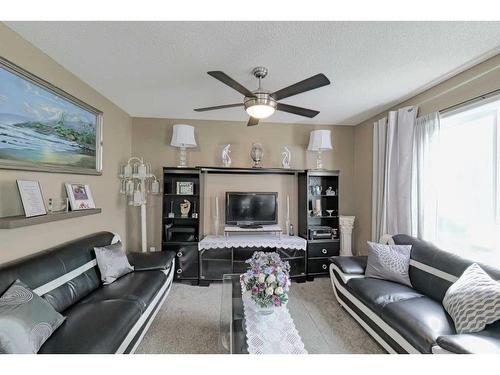 1204-800 Yankee Valley Boulevard Se, Airdrie, AB - Indoor Photo Showing Living Room