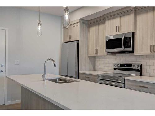 4201-550 Belmont Street Sw, Calgary, AB - Indoor Photo Showing Kitchen With Double Sink With Upgraded Kitchen