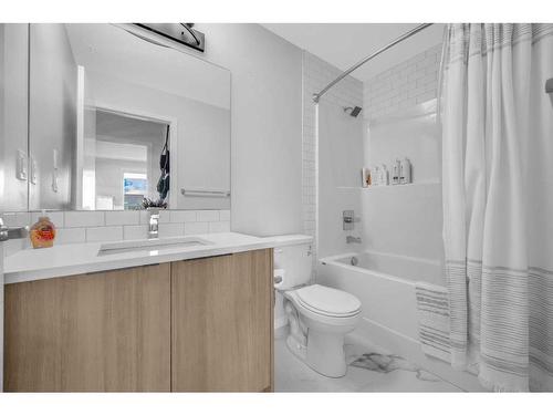 3409-220 Seton Grove Se, Calgary, AB - Indoor Photo Showing Bathroom