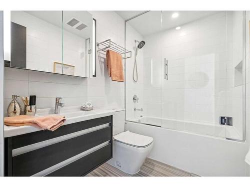 2506-930 16 Avenue Sw, Calgary, AB - Indoor Photo Showing Bathroom