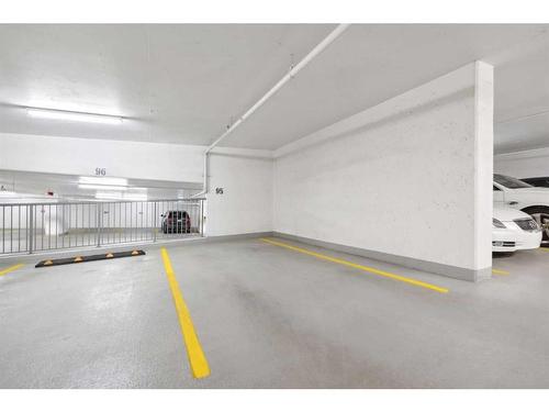 2506-930 16 Avenue Sw, Calgary, AB - Indoor Photo Showing Garage