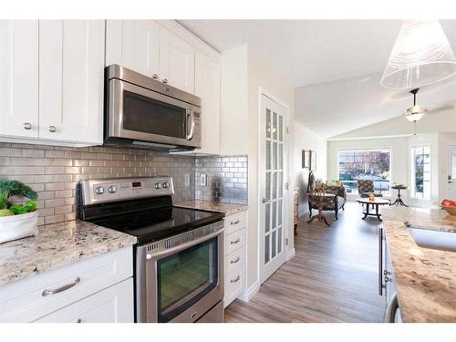 93 Shawbrooke Green Sw, Calgary, AB - Indoor Photo Showing Kitchen