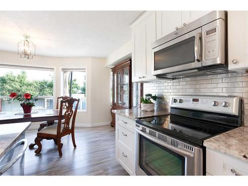 93 Shawbrooke Green Sw, Calgary, AB - Indoor Photo Showing Kitchen