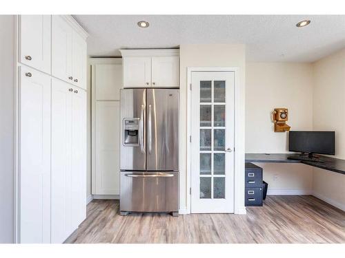 93 Shawbrooke Green Sw, Calgary, AB - Indoor Photo Showing Kitchen