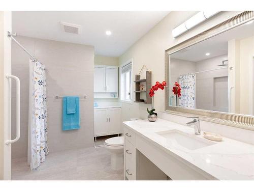 93 Shawbrooke Green Sw, Calgary, AB - Indoor Photo Showing Bathroom