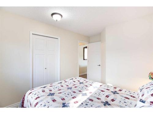 93 Shawbrooke Green Sw, Calgary, AB - Indoor Photo Showing Bedroom