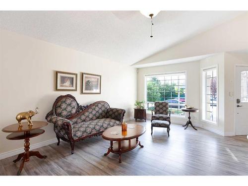 93 Shawbrooke Green Sw, Calgary, AB - Indoor Photo Showing Living Room