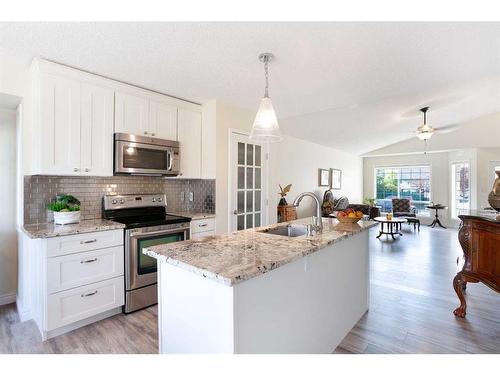 93 Shawbrooke Green Sw, Calgary, AB - Indoor Photo Showing Kitchen With Upgraded Kitchen