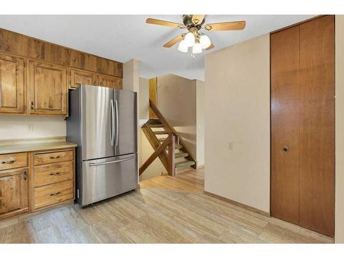 51 Woodfern Rise Sw, Calgary, AB - Indoor Photo Showing Kitchen