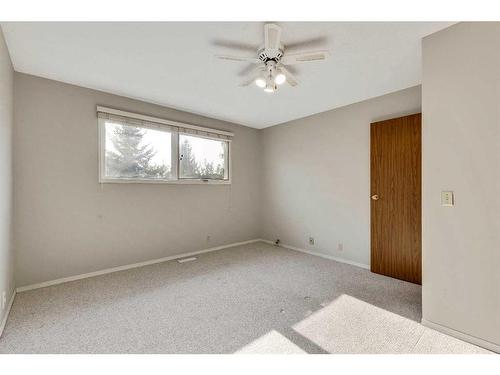 335 Bernard Mews Nw, Calgary, AB - Indoor Photo Showing Other Room