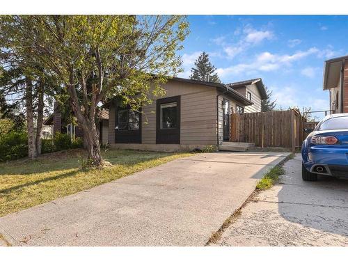 335 Bernard Mews Nw, Calgary, AB - Outdoor