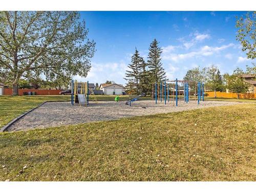 335 Bernard Mews Nw, Calgary, AB - Outdoor