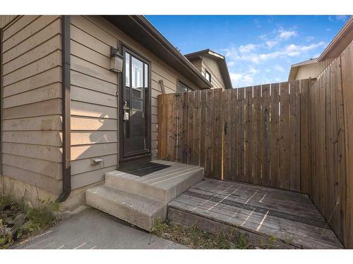 335 Bernard Mews Nw, Calgary, AB - Outdoor With Exterior