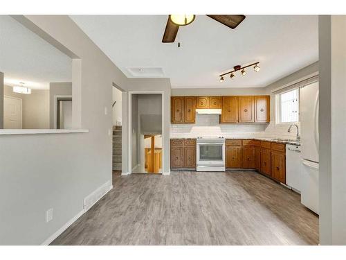 335 Bernard Mews Nw, Calgary, AB - Indoor Photo Showing Kitchen