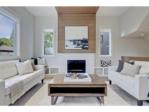 1722 47 Avenue Sw, Calgary, AB - Indoor Photo Showing Living Room