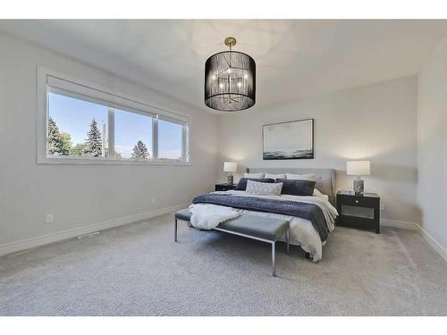 1722 47 Avenue Sw, Calgary, AB - Indoor Photo Showing Bedroom