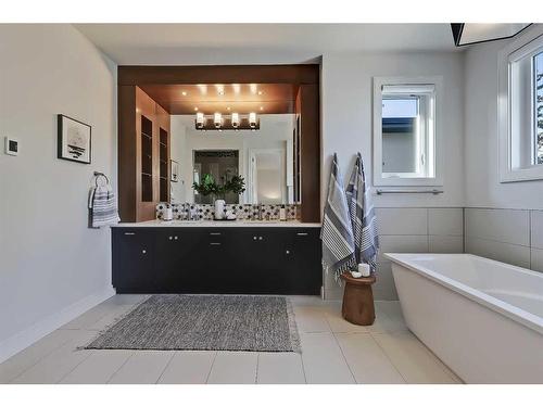 1722 47 Avenue Sw, Calgary, AB - Indoor Photo Showing Bathroom