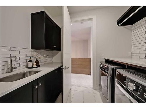 1722 47 Avenue Sw, Calgary, AB - Indoor Photo Showing Kitchen