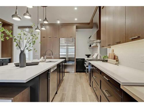 1722 47 Avenue Sw, Calgary, AB - Indoor Photo Showing Kitchen With Upgraded Kitchen