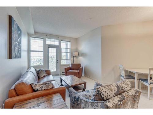 308-1 Crystal Green Lane, Okotoks, AB - Indoor Photo Showing Living Room