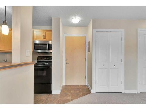 204-2317 17B Street Sw, Calgary, AB - Indoor