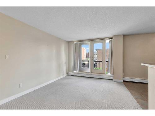 204-2317 17B Street Sw, Calgary, AB - Indoor Photo Showing Other Room