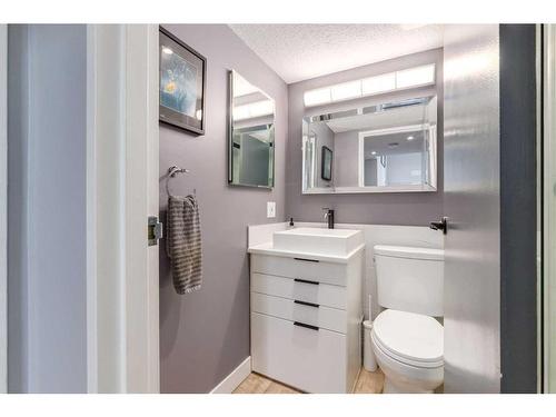 1706-11010 Bonaventure Drive Se, Calgary, AB - Indoor Photo Showing Bathroom