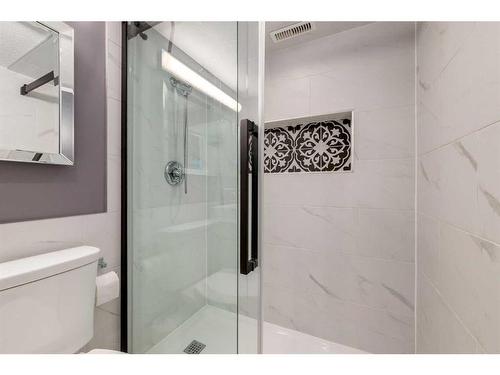 1706-11010 Bonaventure Drive Se, Calgary, AB - Indoor Photo Showing Bathroom