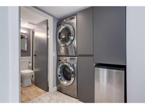 1706-11010 Bonaventure Drive Se, Calgary, AB - Indoor Photo Showing Laundry Room