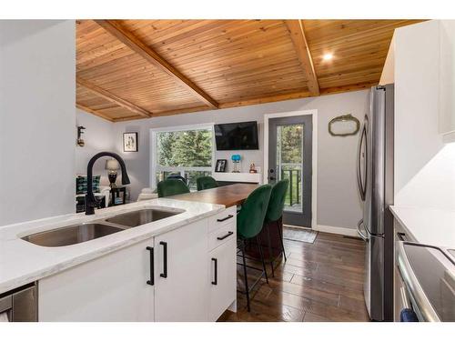 1706-11010 Bonaventure Drive Se, Calgary, AB - Indoor Photo Showing Kitchen With Double Sink