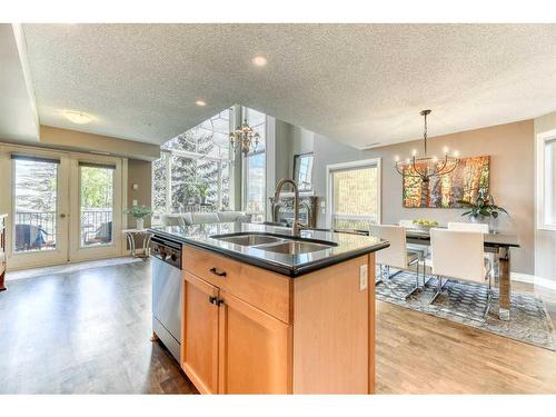 301-2306 17B Street Sw, Calgary, AB - Indoor Photo Showing Kitchen With Double Sink