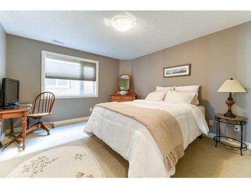 301-2306 17B Street Sw, Calgary, AB - Indoor Photo Showing Bedroom