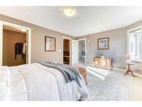 301-2306 17B Street Sw, Calgary, AB - Indoor Photo Showing Bedroom