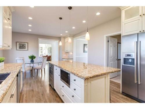 31 Country Lane Terrace, Rural Rocky View County, AB - Indoor Photo Showing Kitchen With Upgraded Kitchen