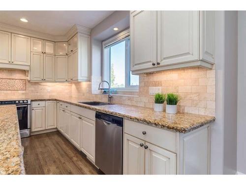 31 Country Lane Terrace, Rural Rocky View County, AB - Indoor Photo Showing Kitchen With Upgraded Kitchen