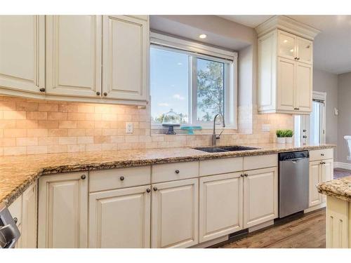 31 Country Lane Terrace, Rural Rocky View County, AB - Indoor Photo Showing Kitchen With Double Sink