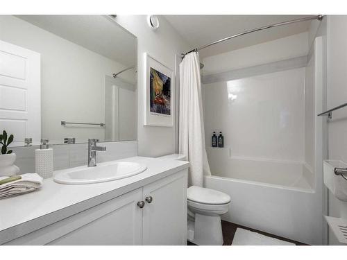 60 Wolf Creek Street Se, Calgary, AB - Indoor Photo Showing Bathroom