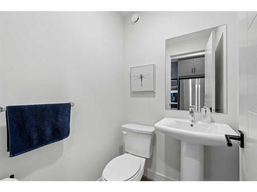 2104-100 Walgrove Court Se, Calgary, AB - Indoor Photo Showing Bathroom