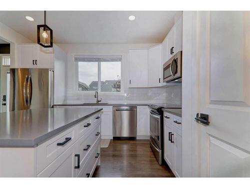 340 Kingsmere Way Se, Airdrie, AB - Indoor Photo Showing Kitchen With Stainless Steel Kitchen With Upgraded Kitchen