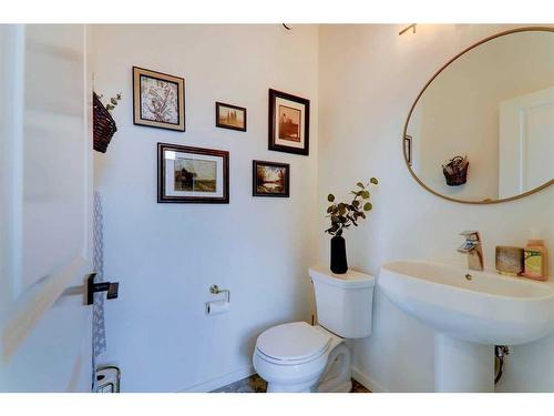 340 Kingsmere Way Se, Airdrie, AB - Indoor Photo Showing Bathroom